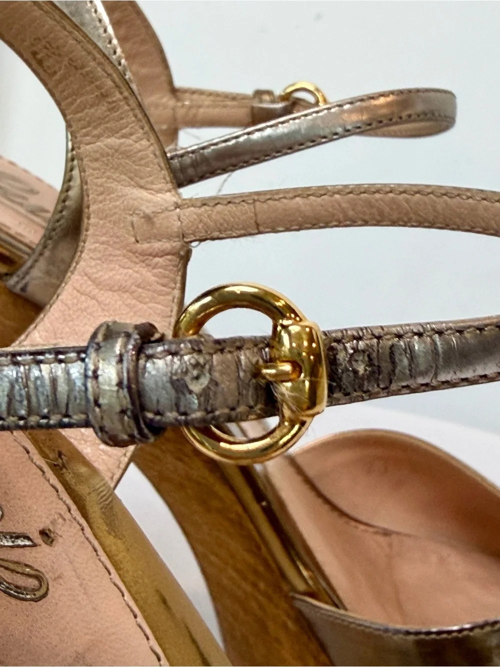 Gucci VTG Metallic Gold Platform Buckle Sandals, wooden heels, 6.5, some scuffs